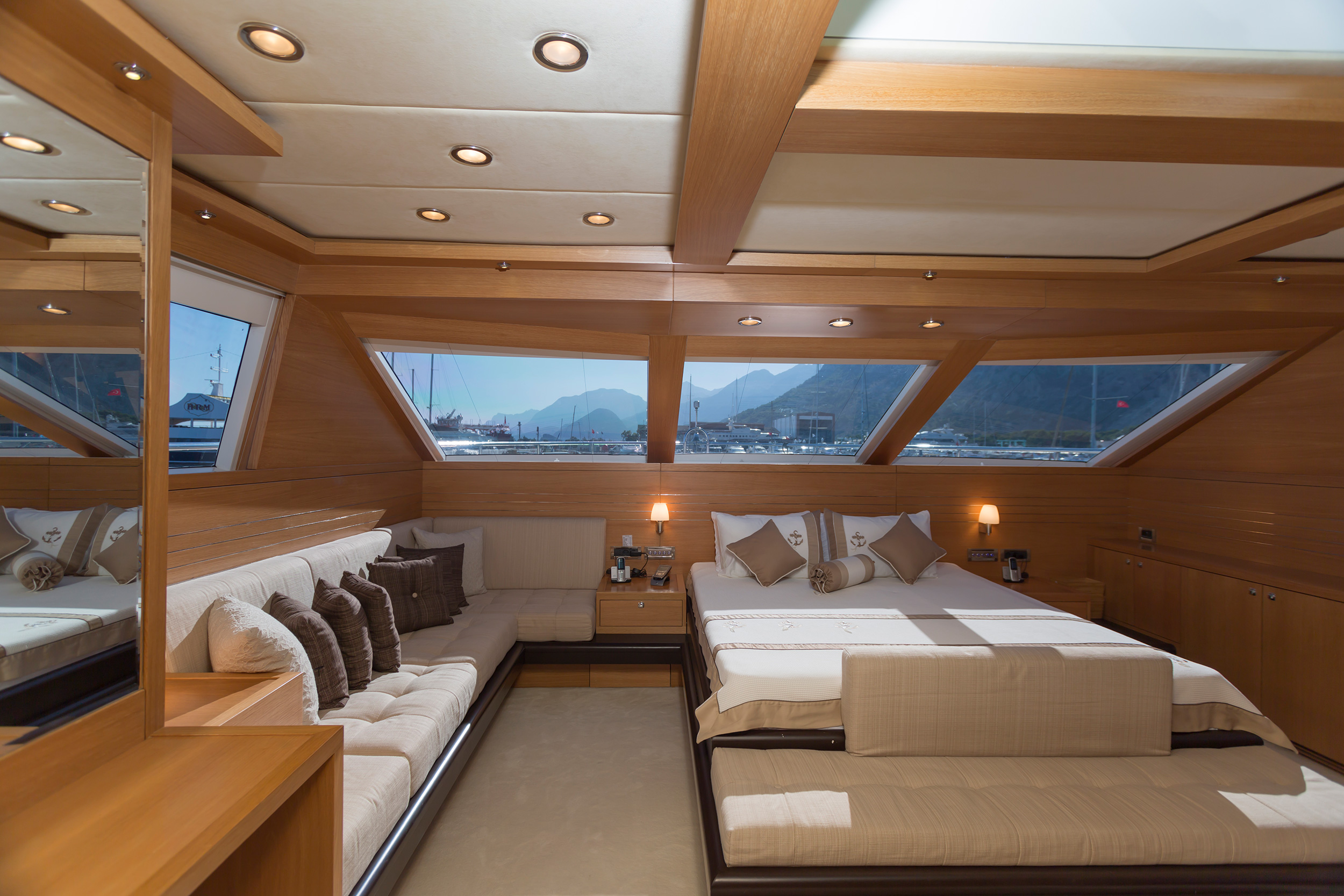 Interieur-yacht-carpet-society